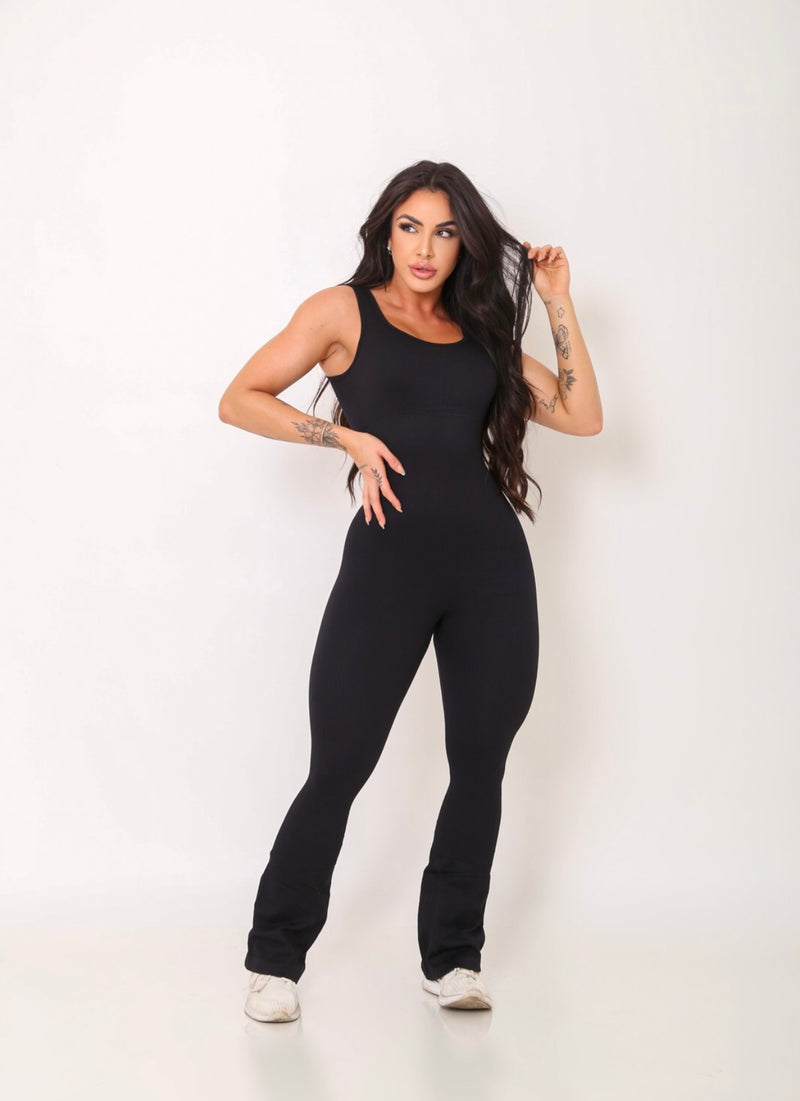 Macacão canelado flare