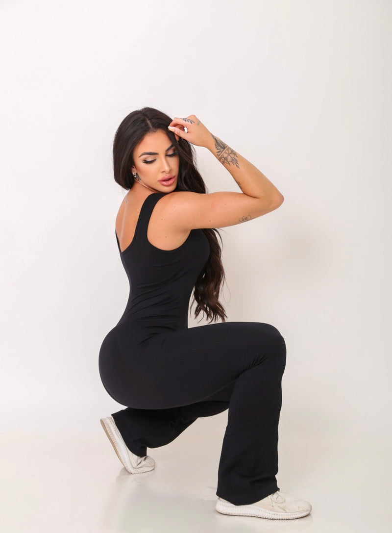 Macacão canelado flare