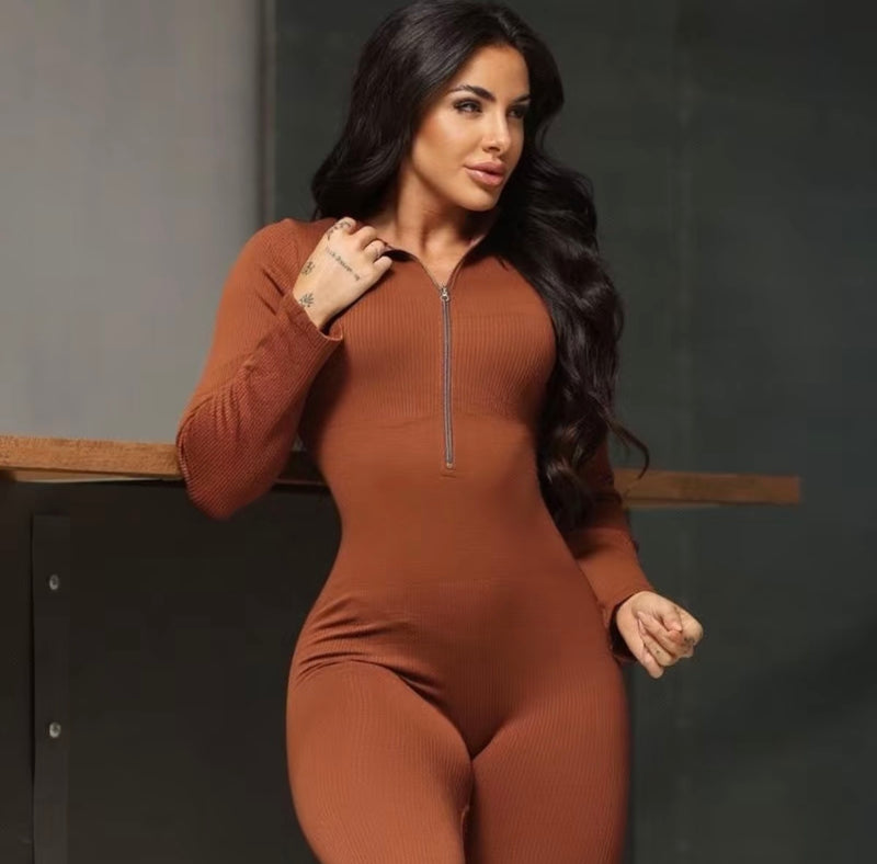 Macacão Manga Longa com Zíper!